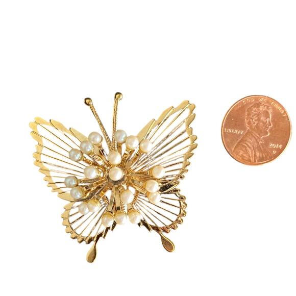 Vintage Monet Butterfly Brooch Pin Mid Size Gold Plated Faux Pearls Art Deco 3D - Picture 11 of 11